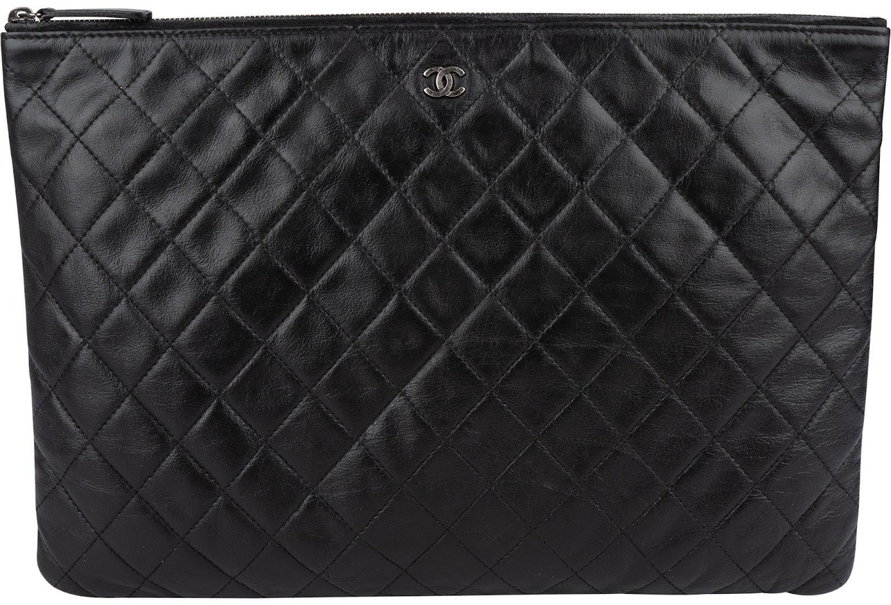 Chanel Chanel Quilted Lambskin CC Clutch Zwart