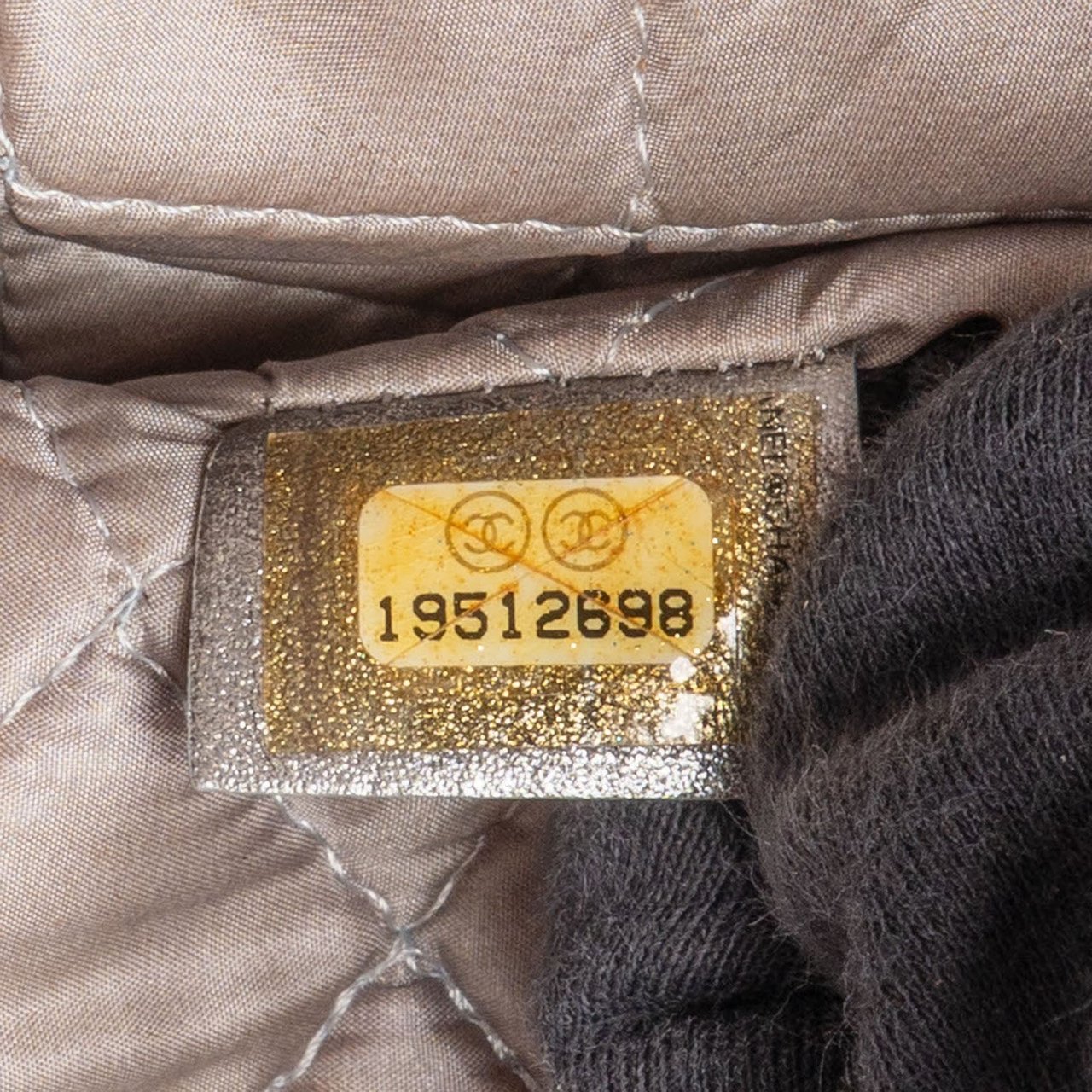 Chanel Chanel Quilted Lambskin CC Clutch Zwart