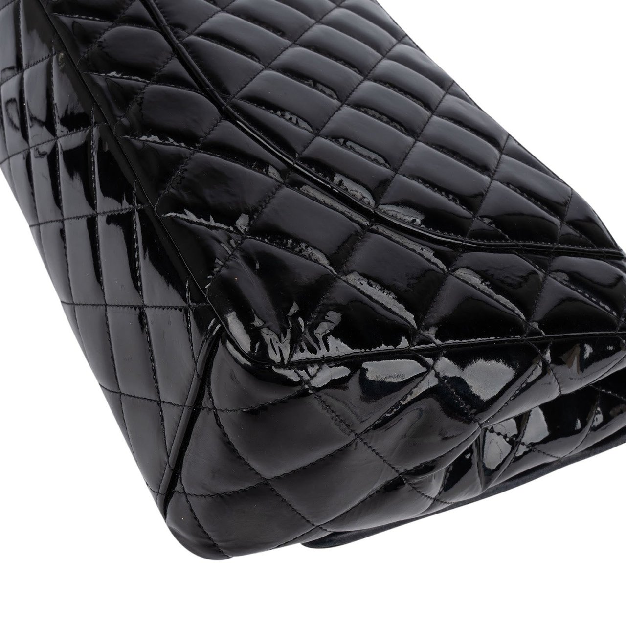 Chanel Chanel Quilted Patent Leather Maxi Double Flap Crossbody Bag Zwart