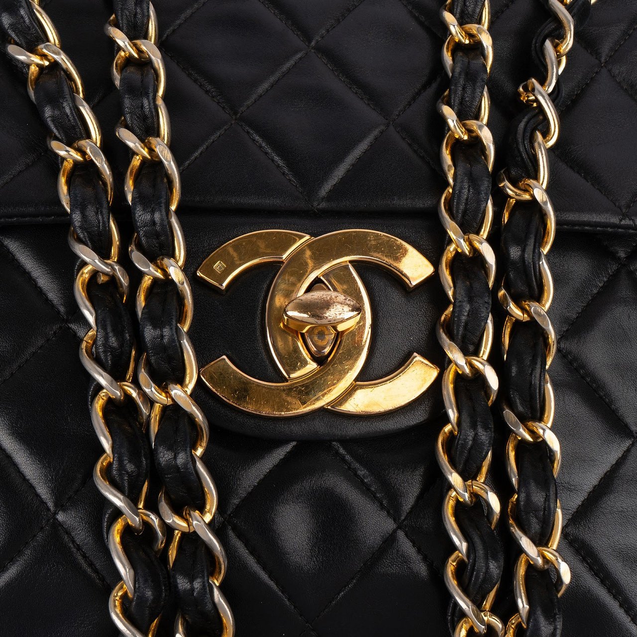Chanel Chanel Quilted Lambskin Maxi Single Flap Crossbody Bag Zwart