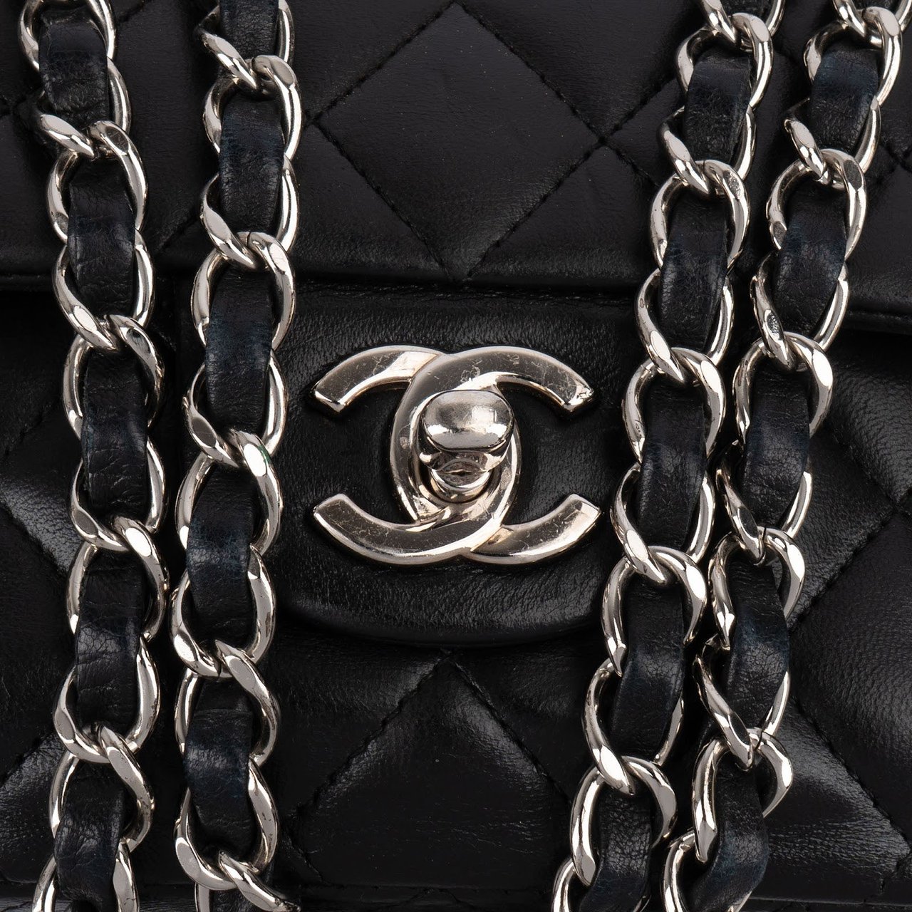 Chanel Chanel Quilted Lambskin Medium Double Flap Crossbody Bag Zwart