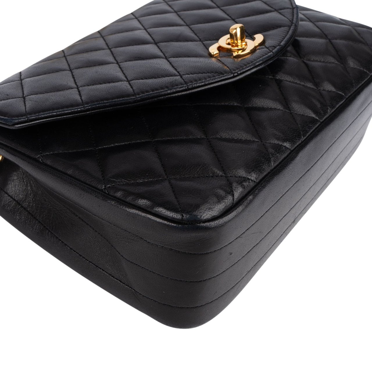 Chanel Chanel Quilted Lambskin 24K Gold Single Flap Crossbody Bag Zwart