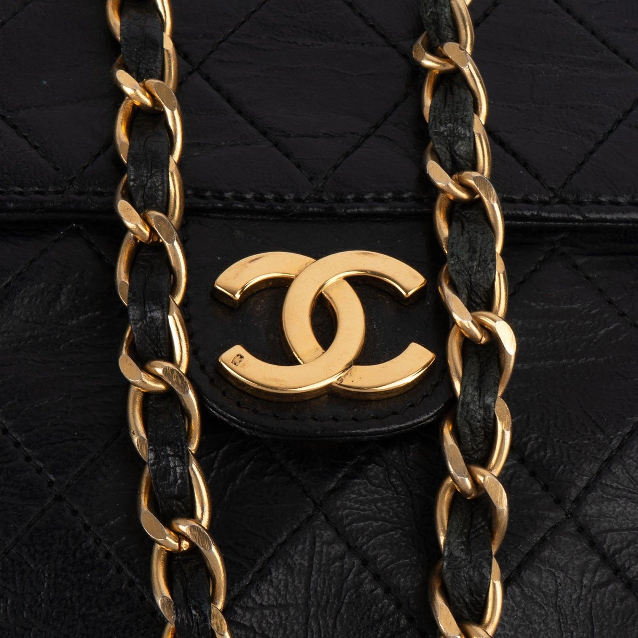 Chanel Chanel Quilted Lambskin 24K Gold Single Flap Shoulder Bag Zwart