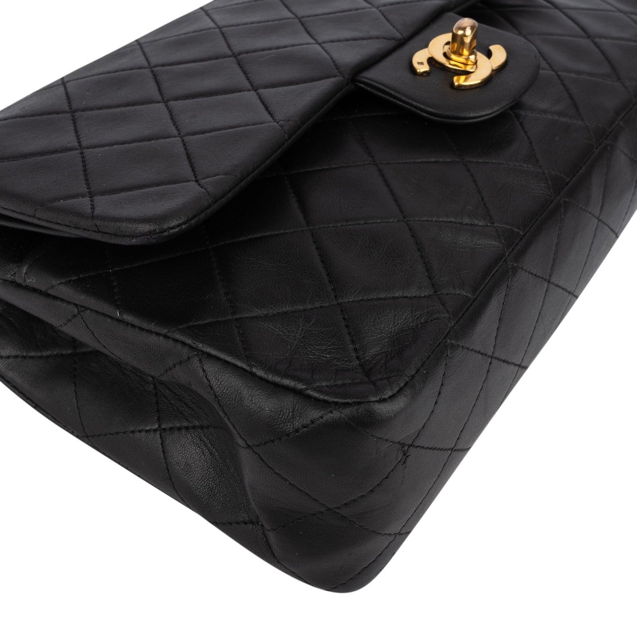 Chanel Chanel Quilted Lambskin 24K Gold Medium Double Flap Crossbody Bag Zwart