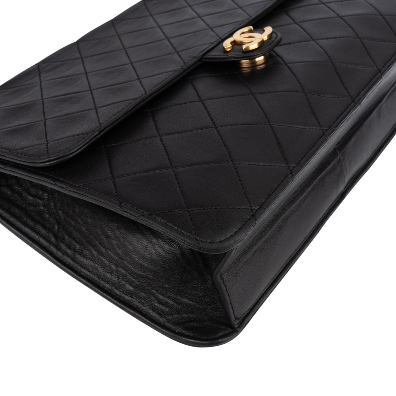 Chanel Chanel Quilted Lambskin 24K Gold Single Flap Crossbody Bag Zwart