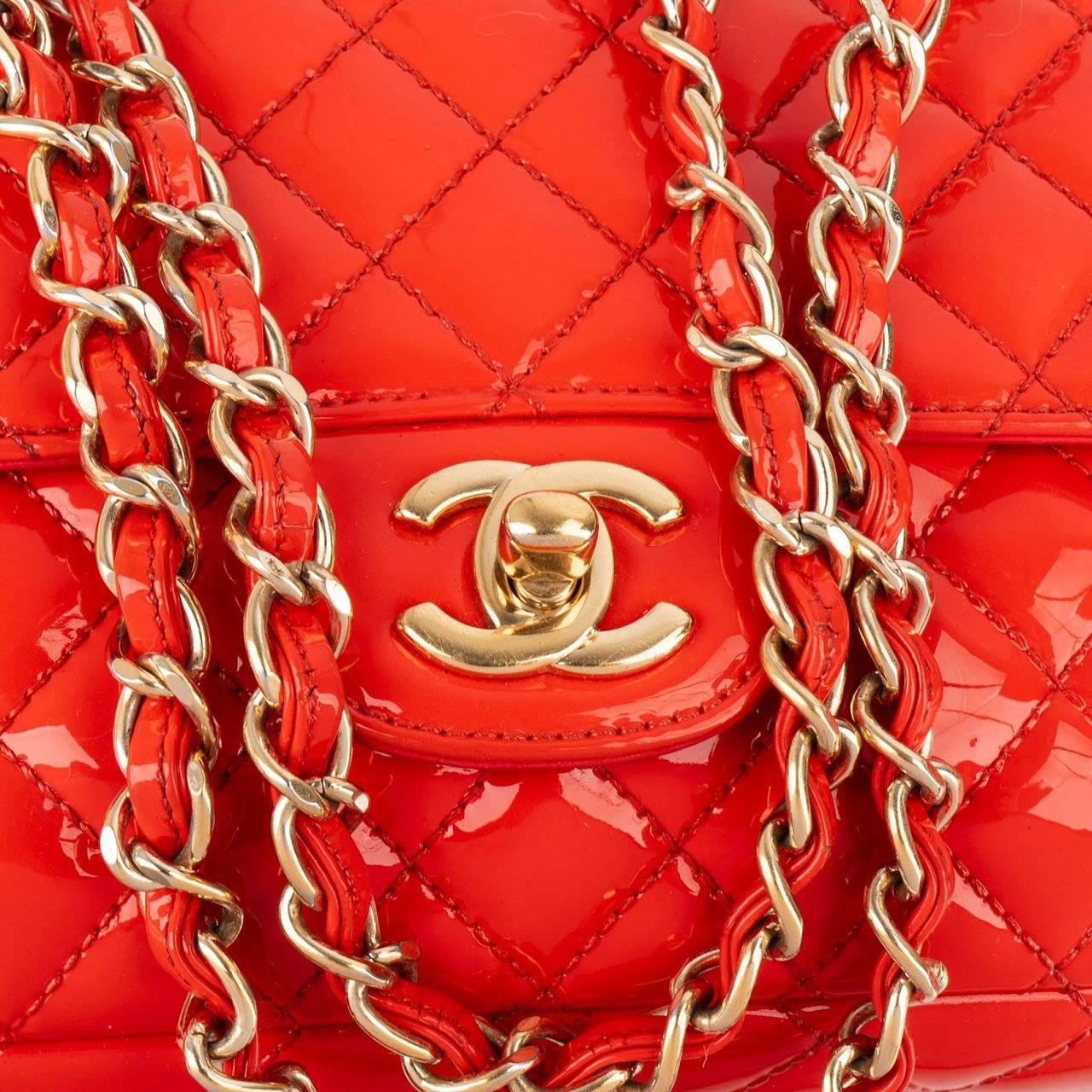 Chanel Quilted Patent Leather Valentine Single Flap Crossbody Bag Rood
