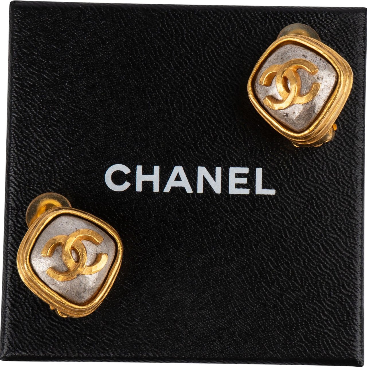 Chanel Chanel Two-Tone Square CC Emblem Clip-On Earraings Goud