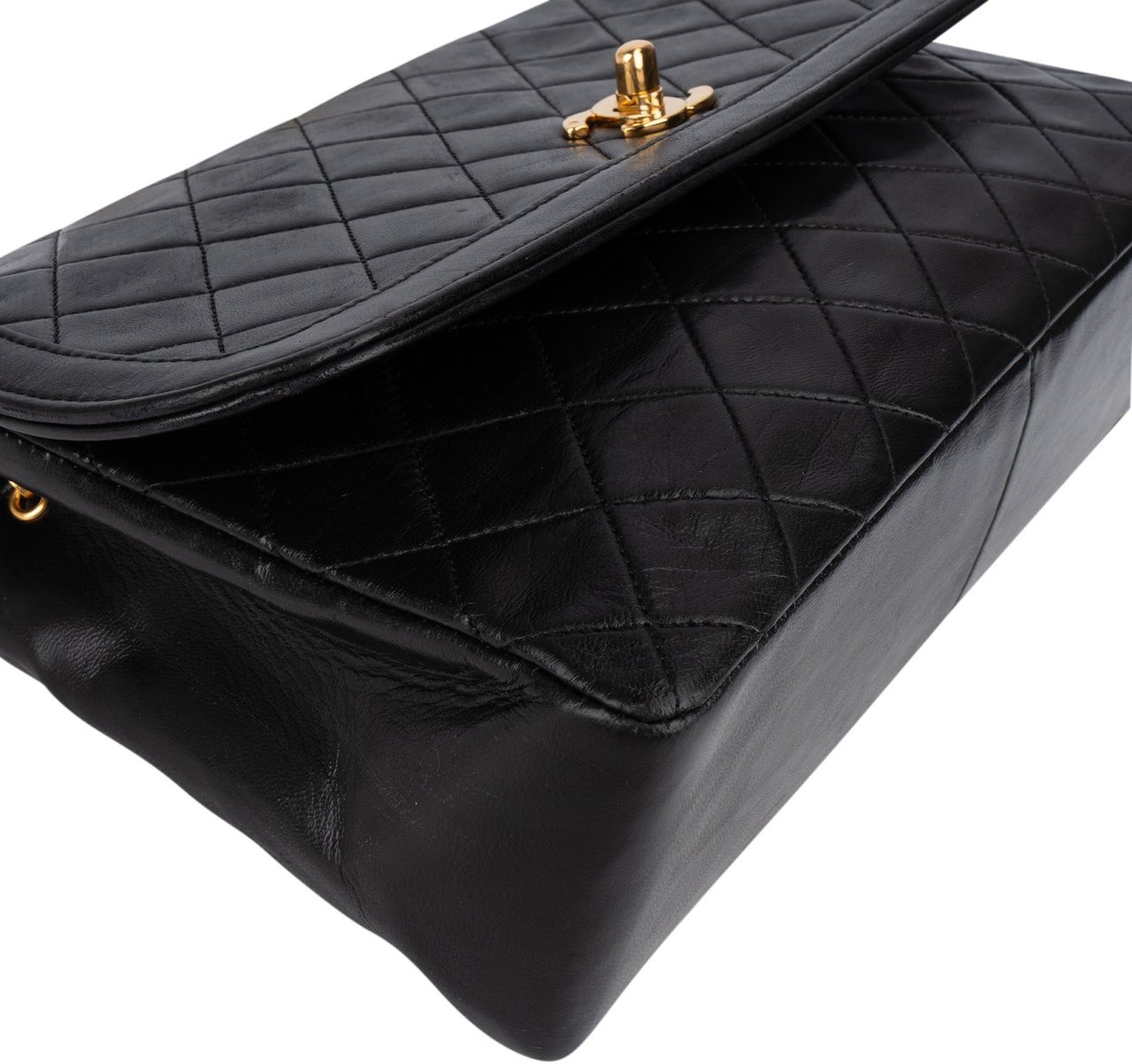 Chanel Chanel Quilted Lambskin Medium 24K Gold Single Flap Crossbody Bag Zwart