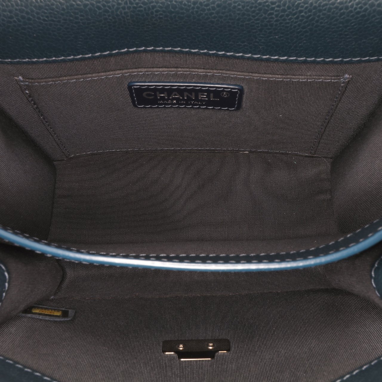 Chanel Mini Quilted Caviar CC Box Flap Blauw
