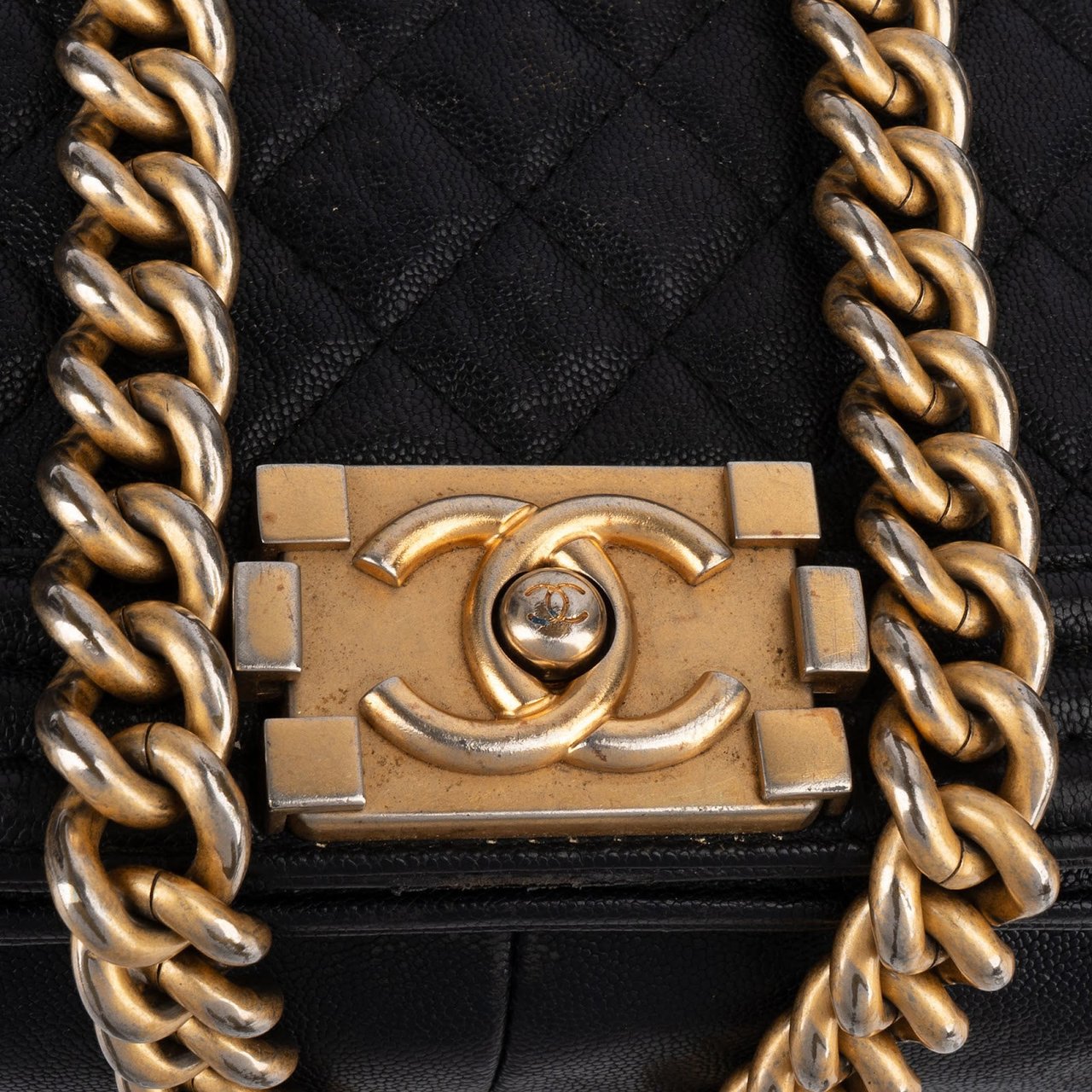 Chanel Quilted Caviar Leather Boy Single Flap Crossbody Bag Zwart