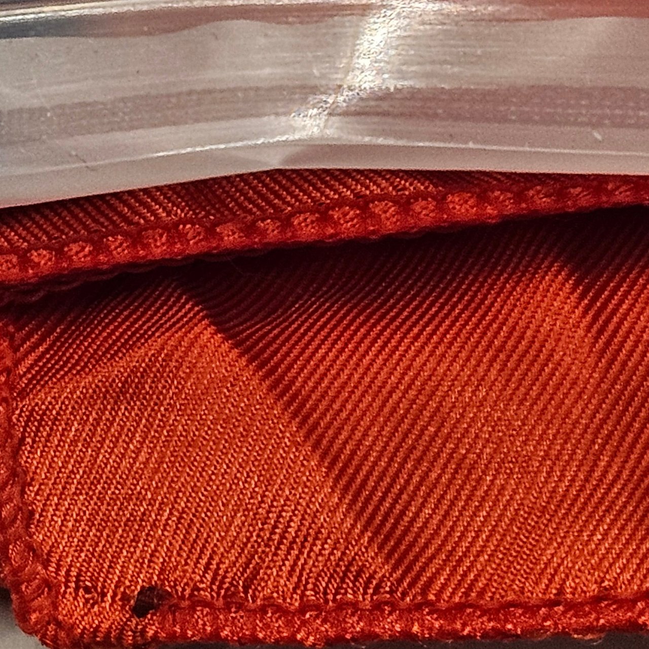 Chanel Bijoux Silhouette Silk Tuch Scarf Rood