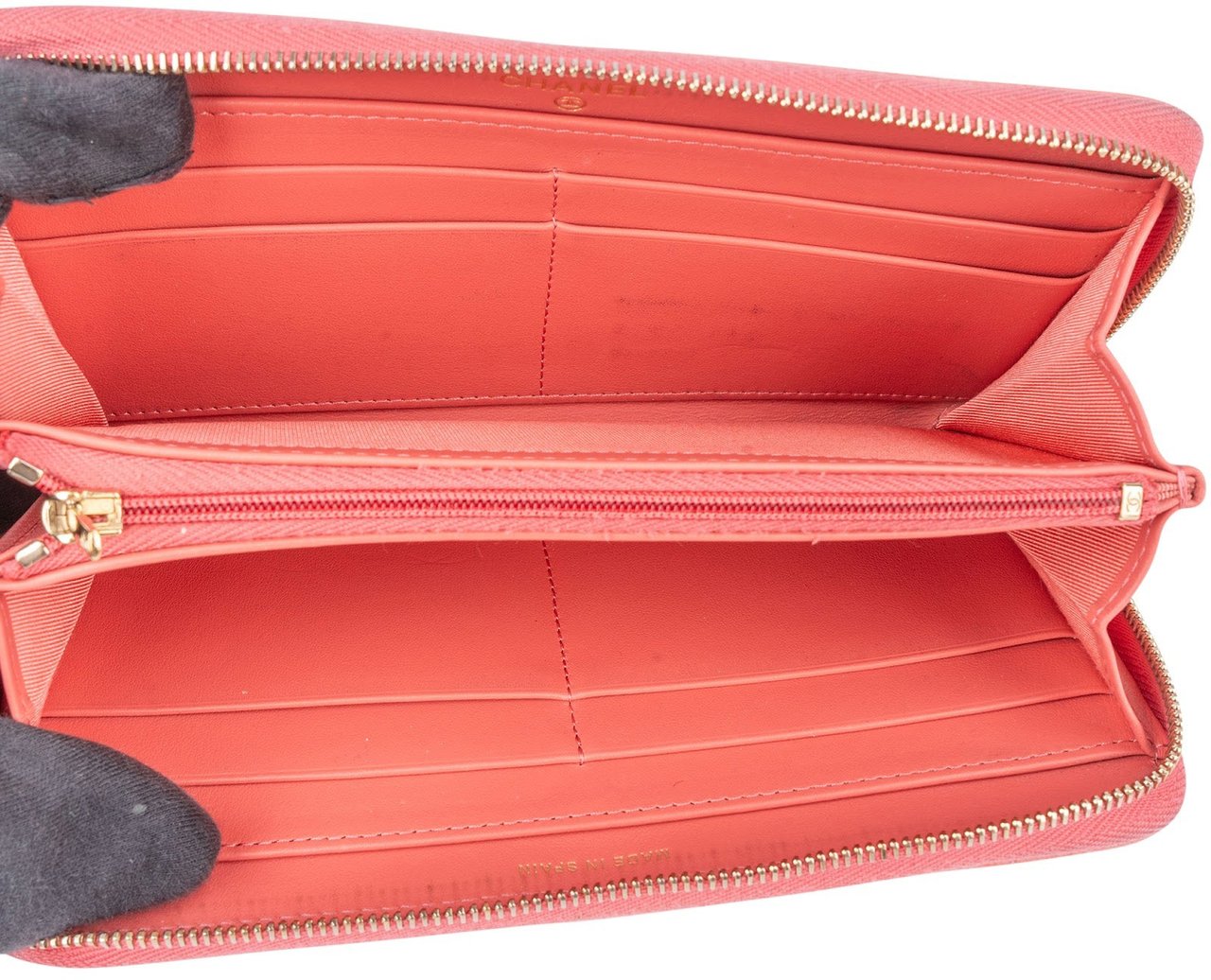 Chanel Chanel Quilted Caviar Leather Classic CC Wallet Rood