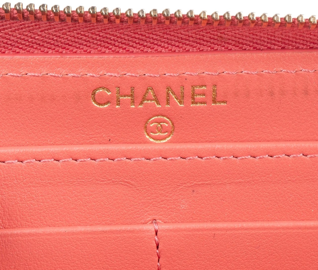 Chanel Chanel Quilted Caviar Leather Classic CC Wallet Rood