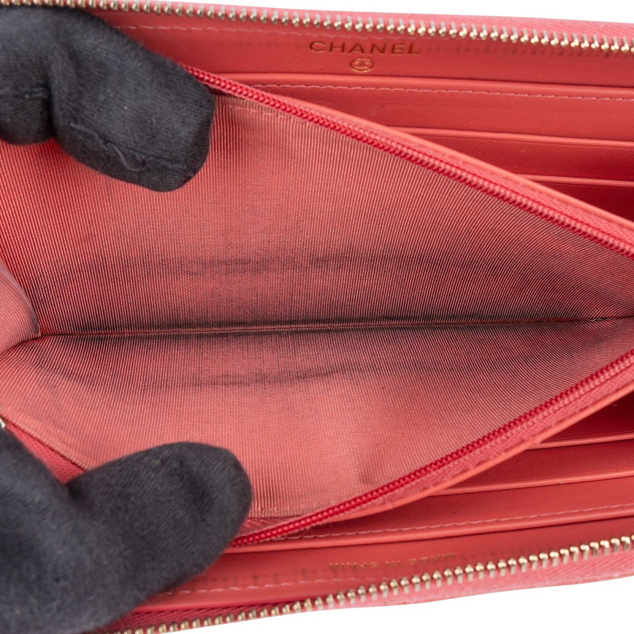 Chanel Chanel Quilted Caviar Leather Classic CC Wallet Rood