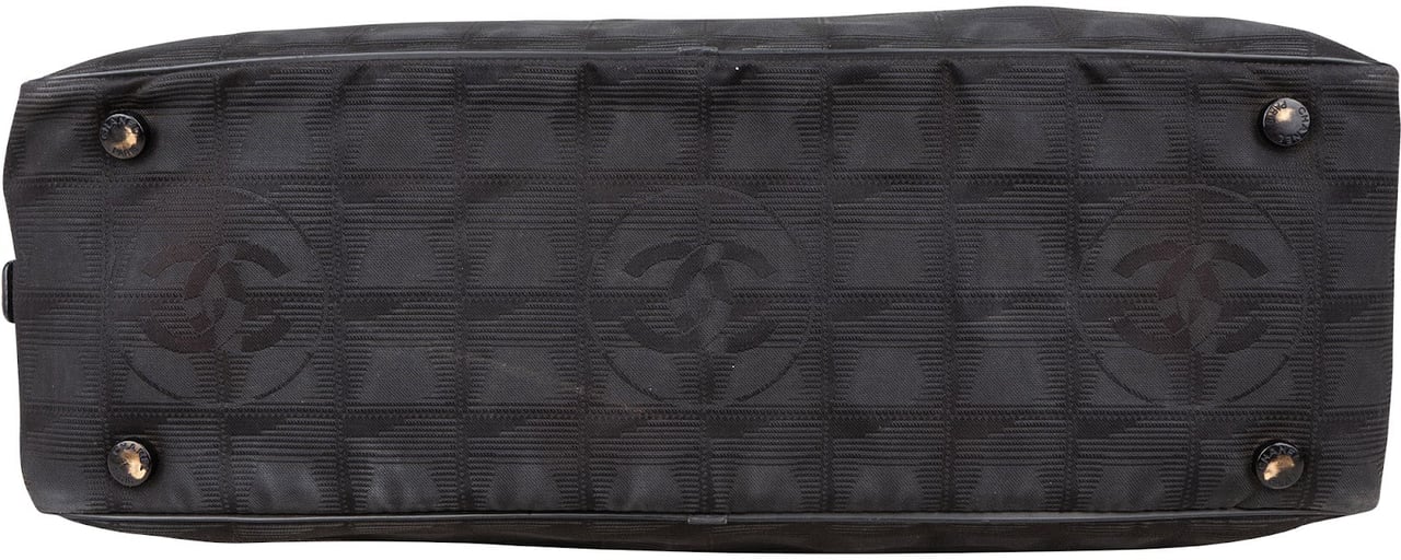 Chanel Chanel Monogram Travel Line Handbag Zwart