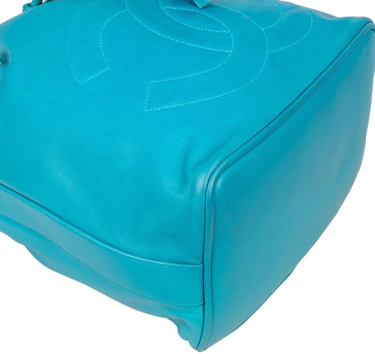 Chanel Chanel Lambskin Leather CC Drawstring Bucket Crossbody Bag Blauw