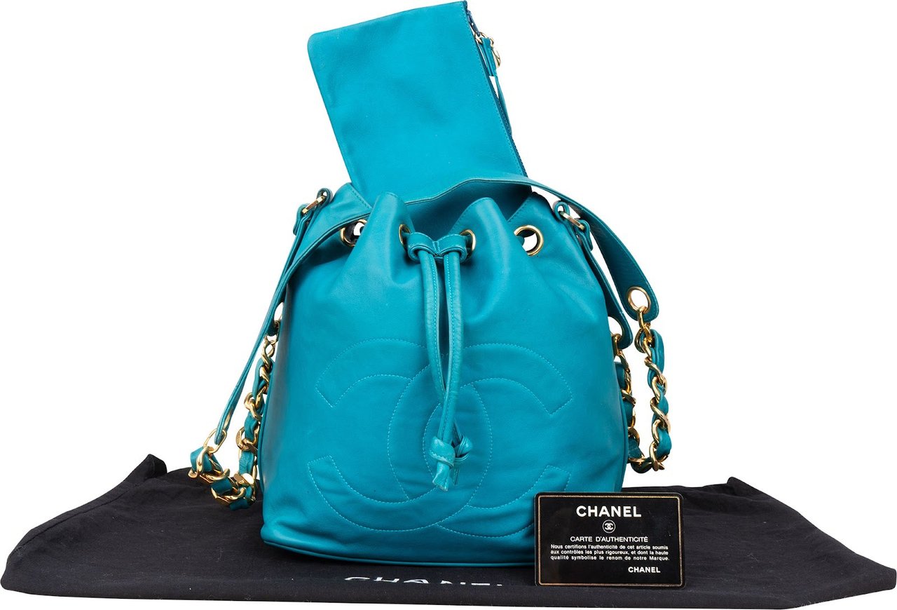 Chanel Chanel Lambskin Leather CC Drawstring Bucket Crossbody Bag Blauw