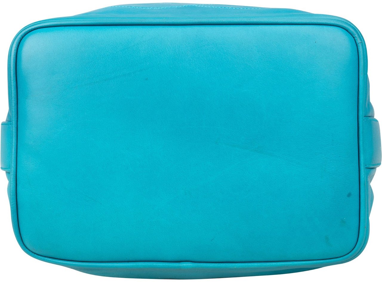 Chanel Chanel Lambskin Leather CC Drawstring Bucket Crossbody Bag Blauw