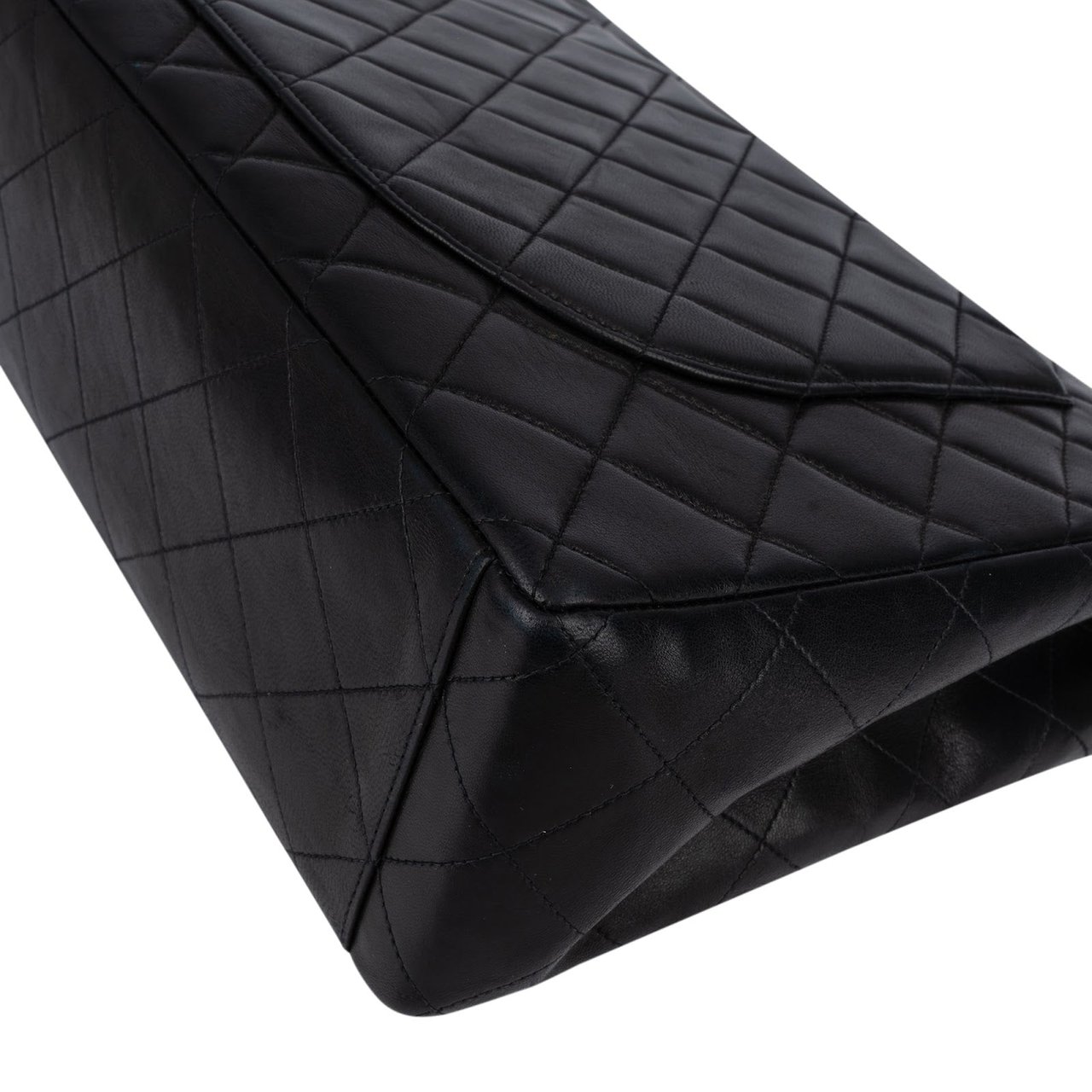 Chanel Chanel Quilted Lambskin 24K Gold Maxi Single Flap Crossbody Bag Zwart