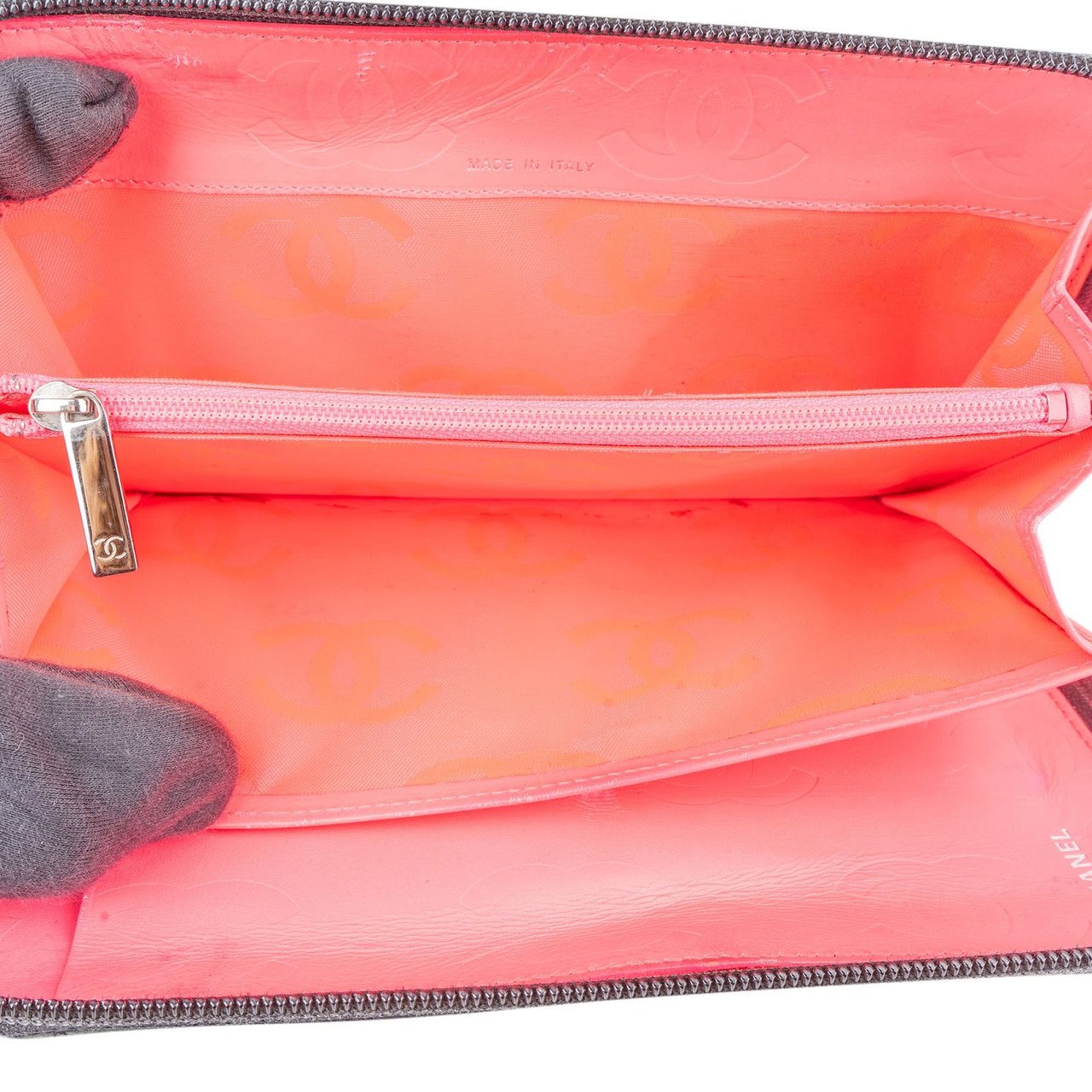 Chanel Chanel Quilted Lambskin Cambon Wallet Zwart