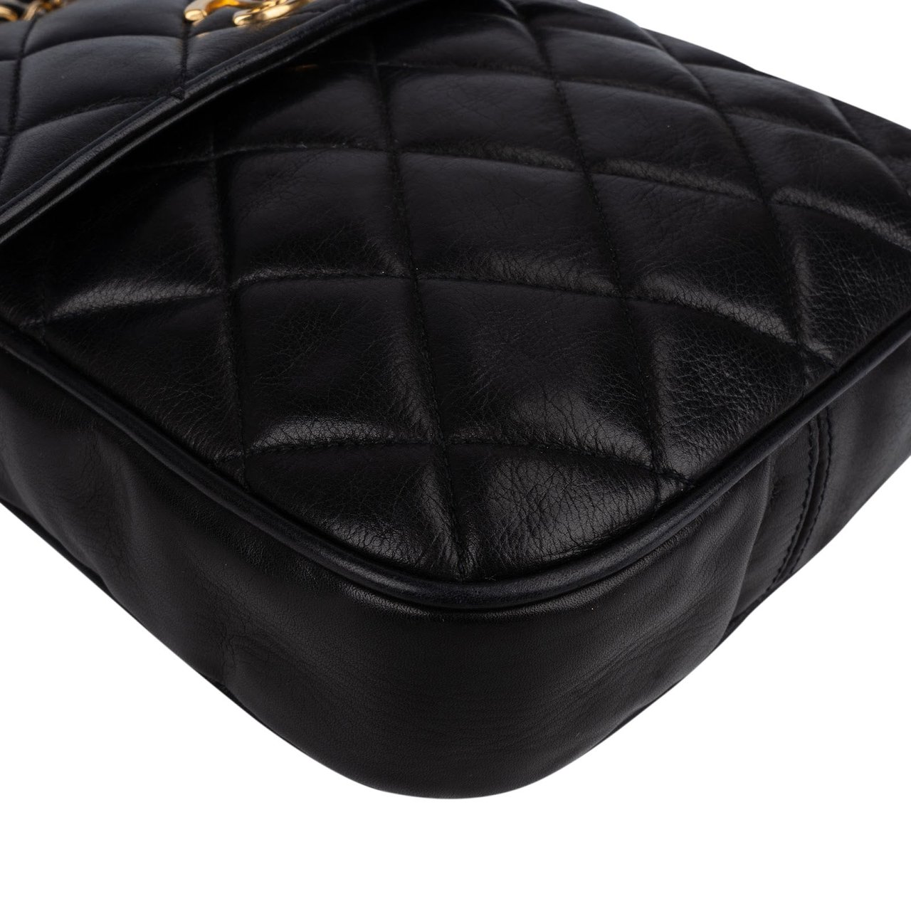 Chanel Chanel Quilted Lambskin CC Single Flap Crossbody Bag Zwart