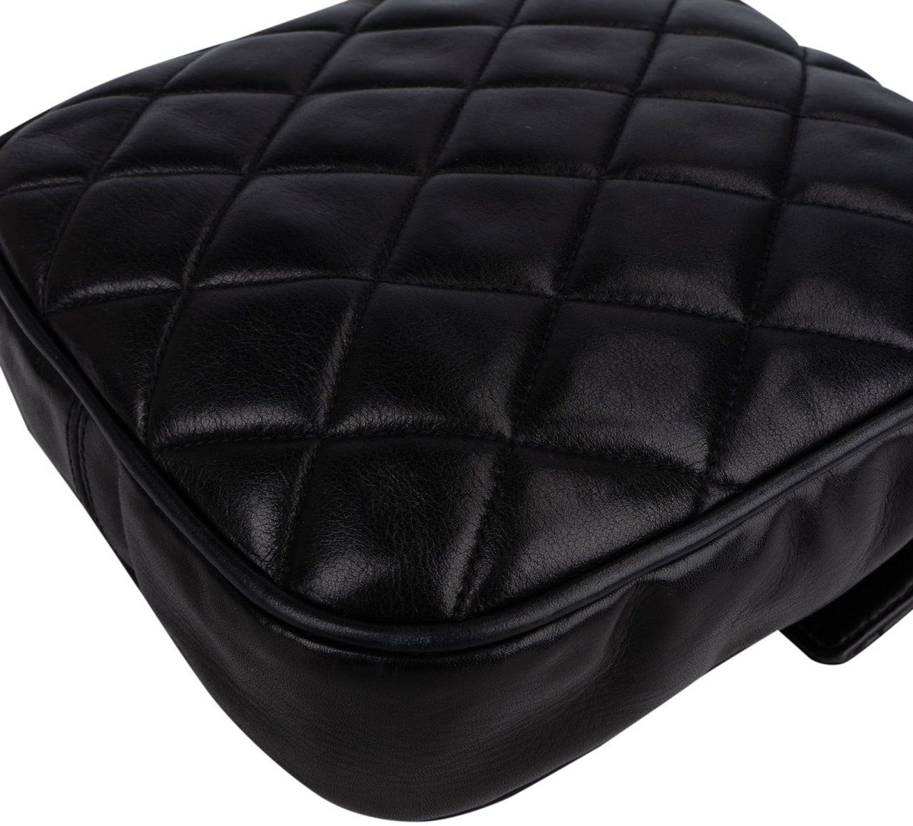 Chanel Chanel Quilted Lambskin CC Single Flap Crossbody Bag Zwart