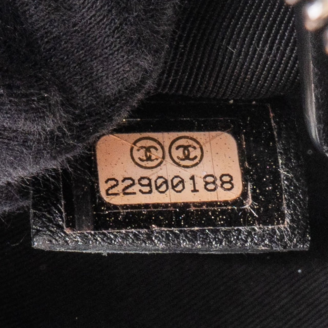 Chanel Chanel Quilted Lambskin CC Clutch Zwart