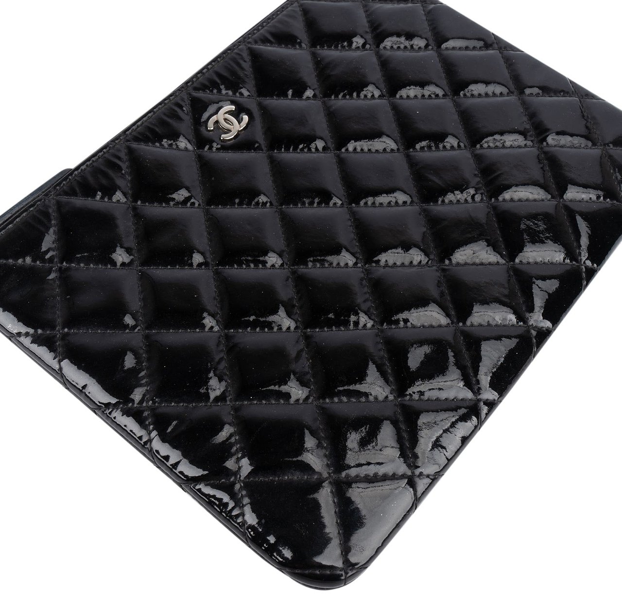 Chanel Chanel Quilted Patent Leather CC Clutch Zwart