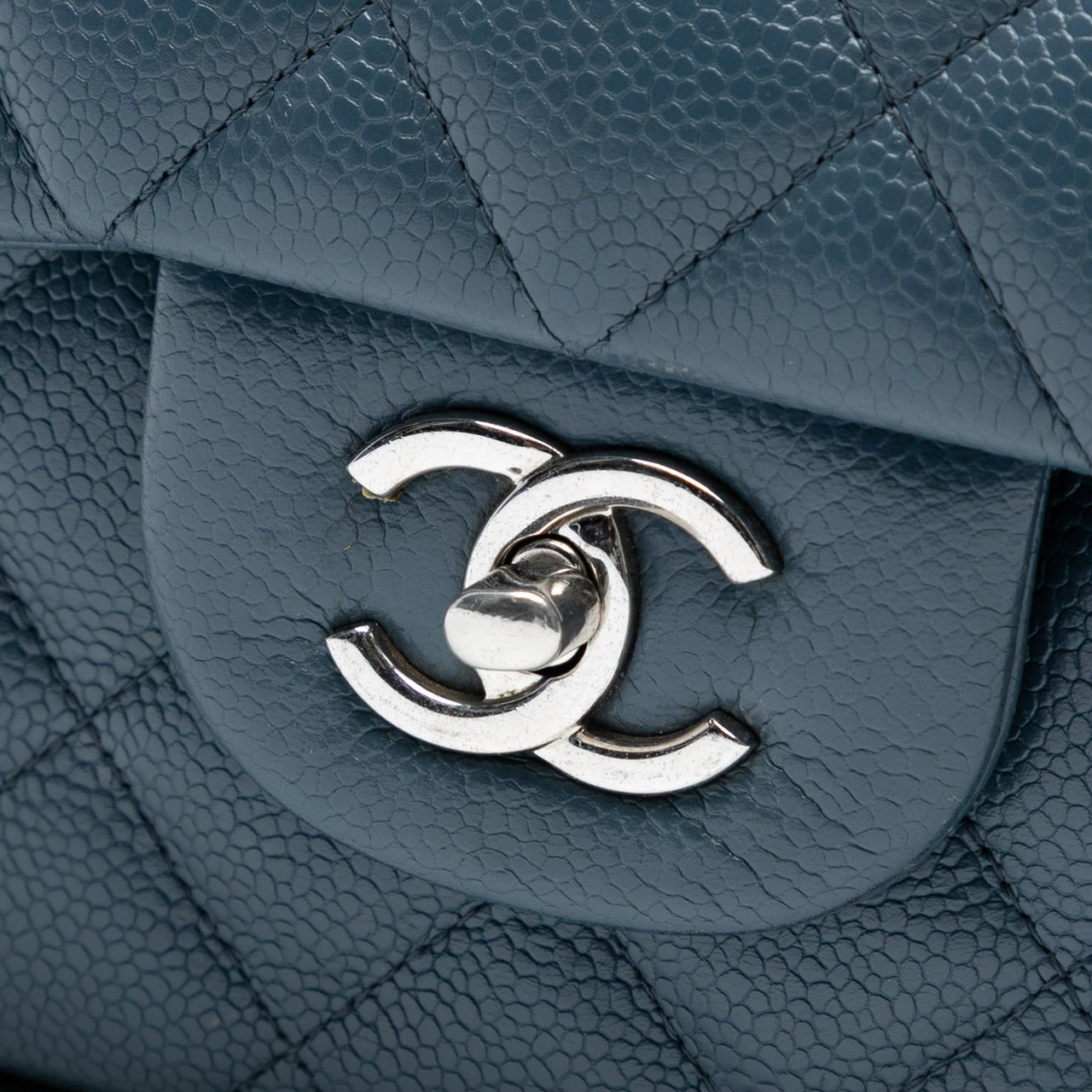 Chanel Jumbo Classic Caviar Double Flap Blauw