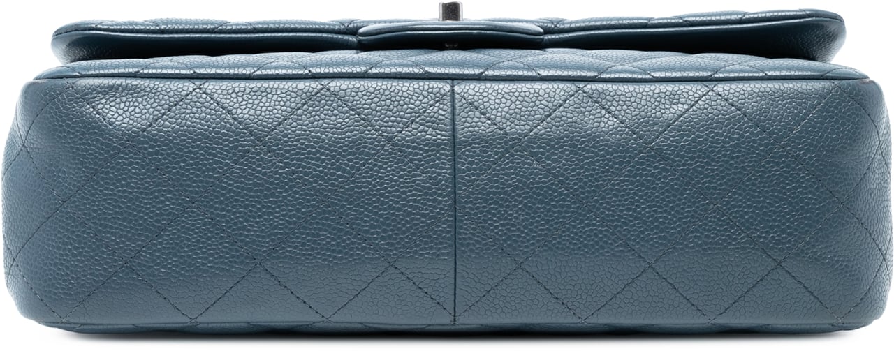 Chanel Jumbo Classic Caviar Double Flap Blauw