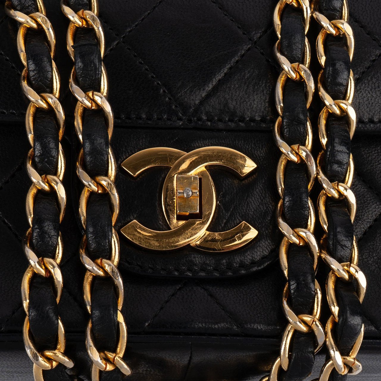 Chanel Chanel Quilted Lambskin 24K Gold Double Flap Crossbody Bag Zwart
