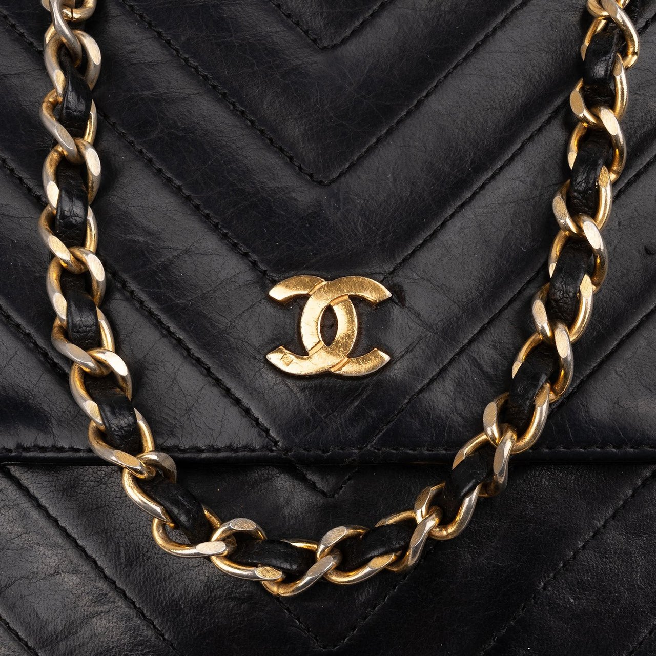 Chanel Chanel Chevron Lambskin 24K Gold Single Flap Shoulder Bag Zwart