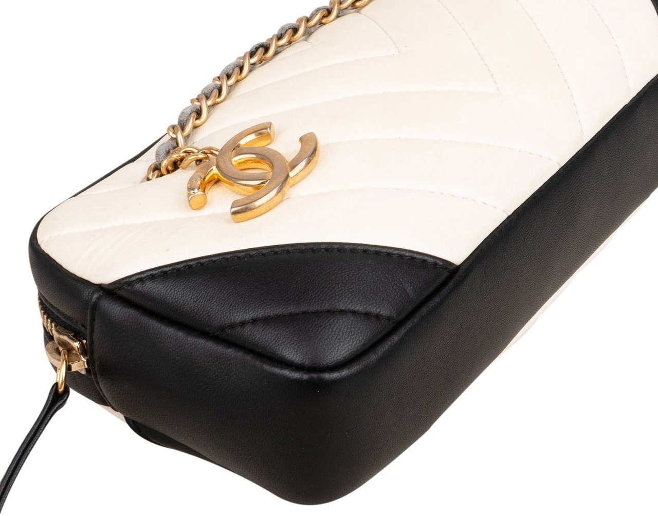 Chanel Chanel Quilted Lambskin Chevron CC Camera Crossbody Bag Zwart