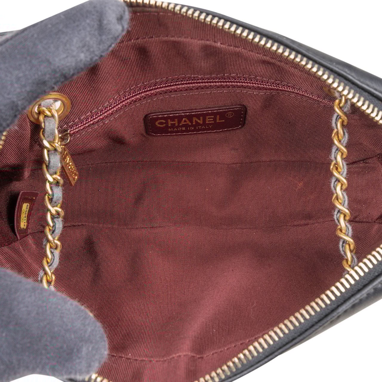 Chanel Chanel Quilted Lambskin Chevron CC Camera Crossbody Bag Zwart