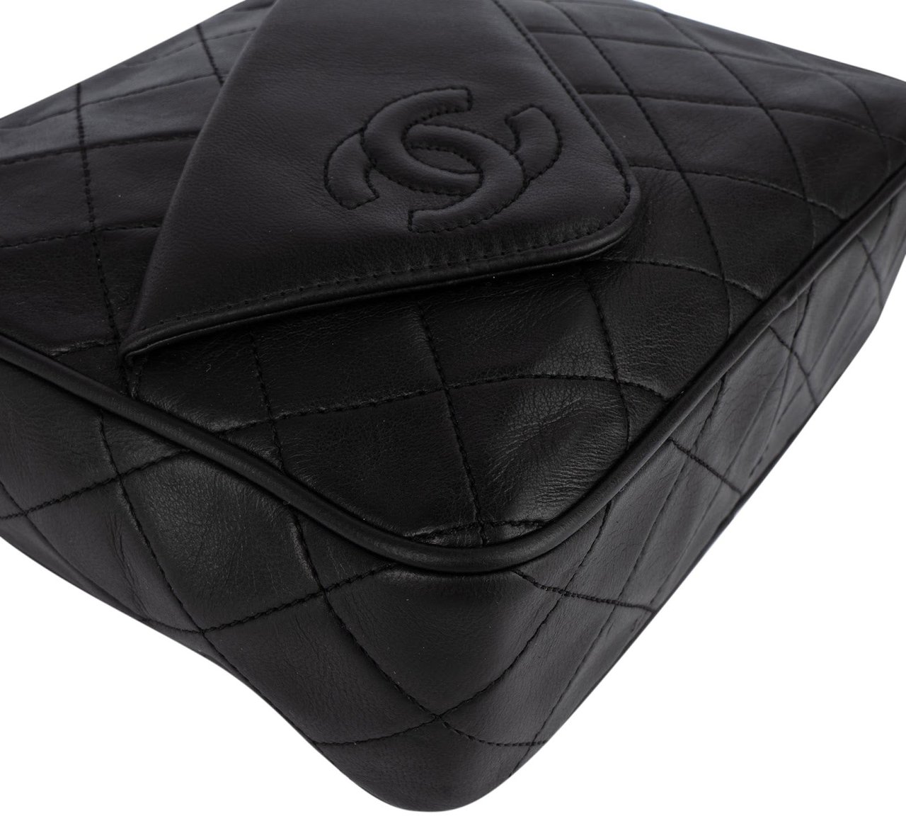 Chanel Chanel Quilted Lambskin CC Camera Crossbody Bag Zwart