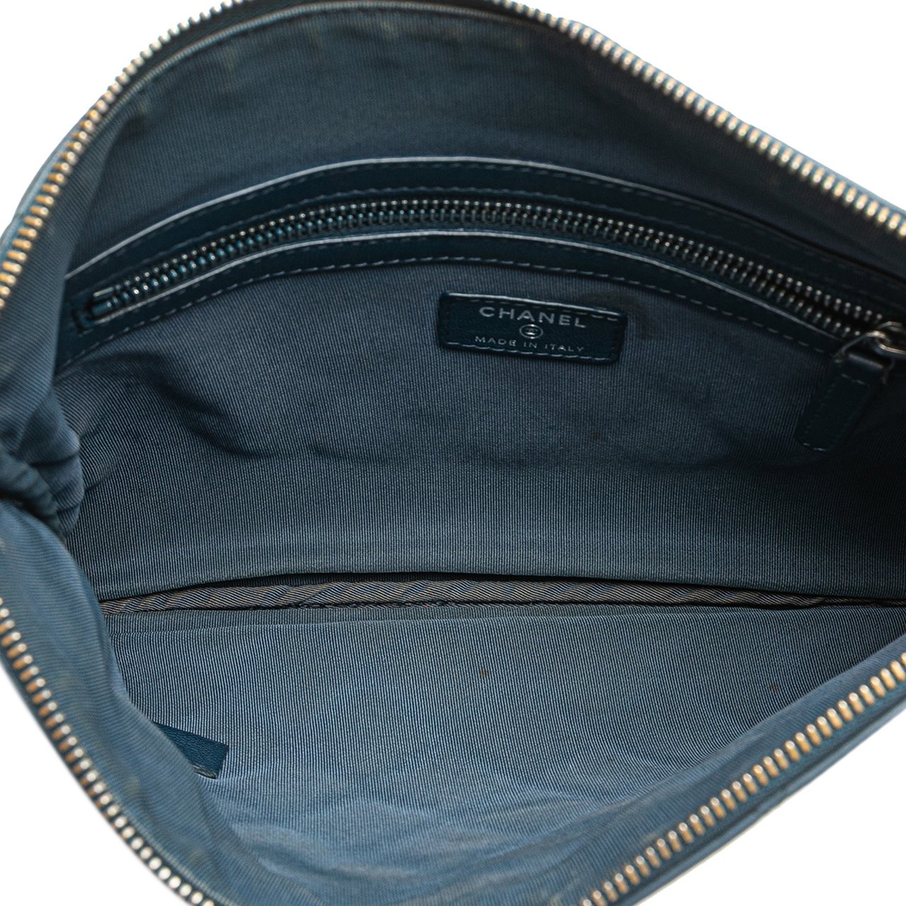 Chanel Medium Quilted Lambskin O Case Clutch Blauw