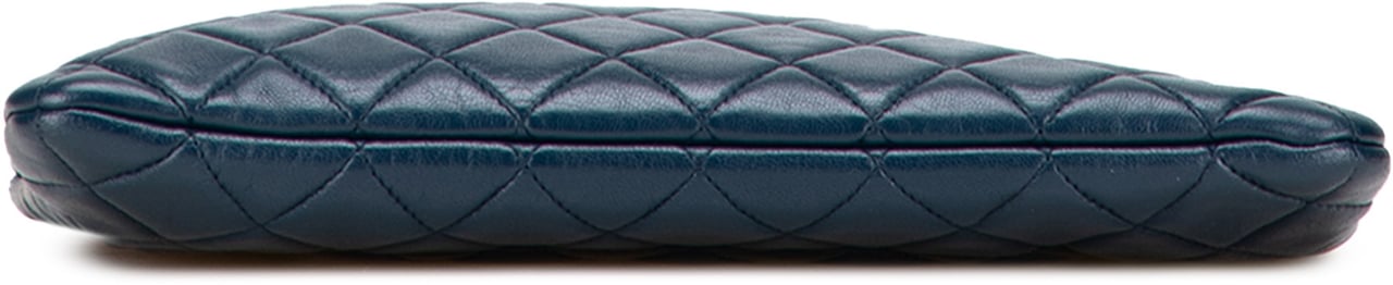 Chanel Medium Quilted Lambskin O Case Clutch Blauw