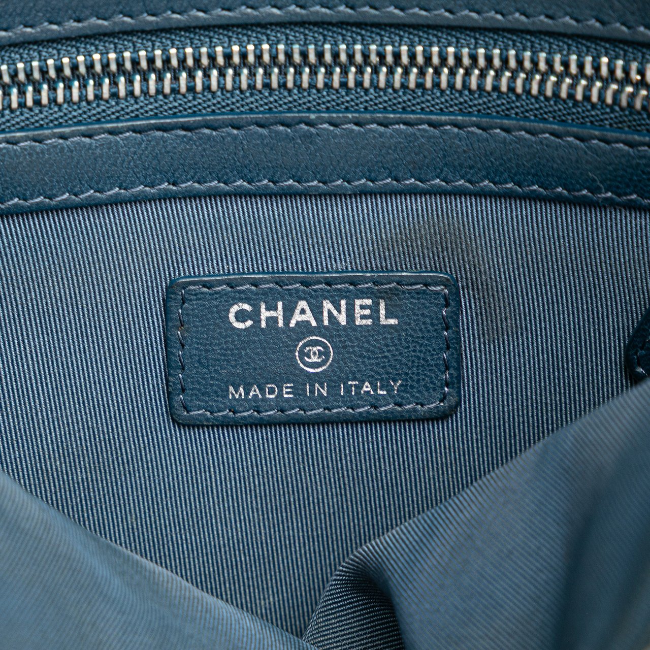 Chanel Medium Quilted Lambskin O Case Clutch Blauw
