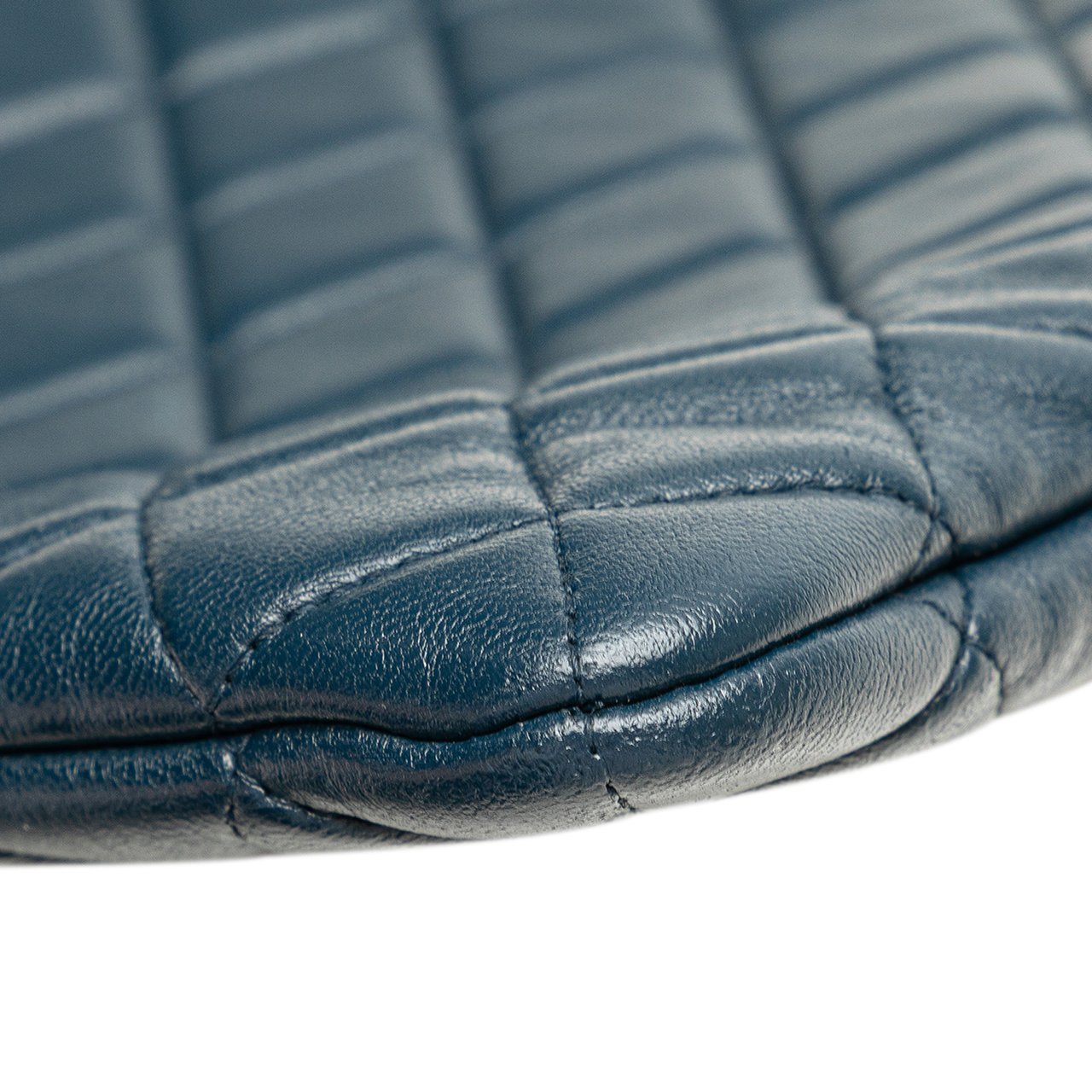 Chanel Medium Quilted Lambskin O Case Clutch Blauw