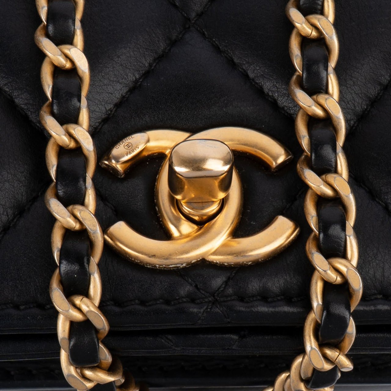 Chanel Chanel Quilted Lambskin Mini Rectangular Single Flap Crossbody Bag Zwart