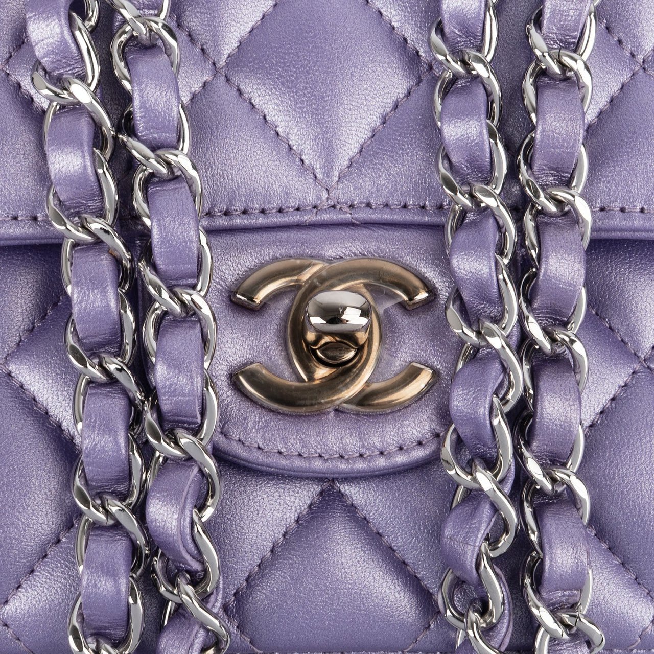 Chanel Quilted Metallic Lambskin Medium Double Flap Crossbody Bag Paars