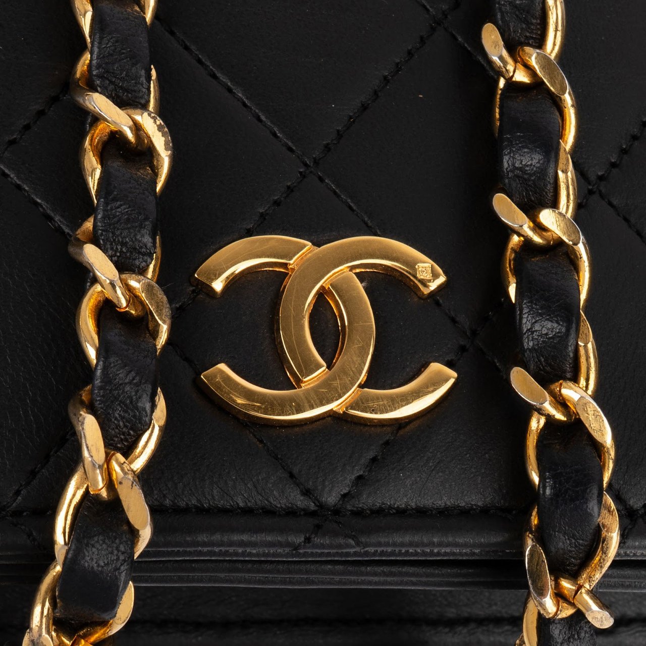 Chanel Chanel Quilted Lambskin 24K Gold Single Flap Shoulder Bag Zwart
