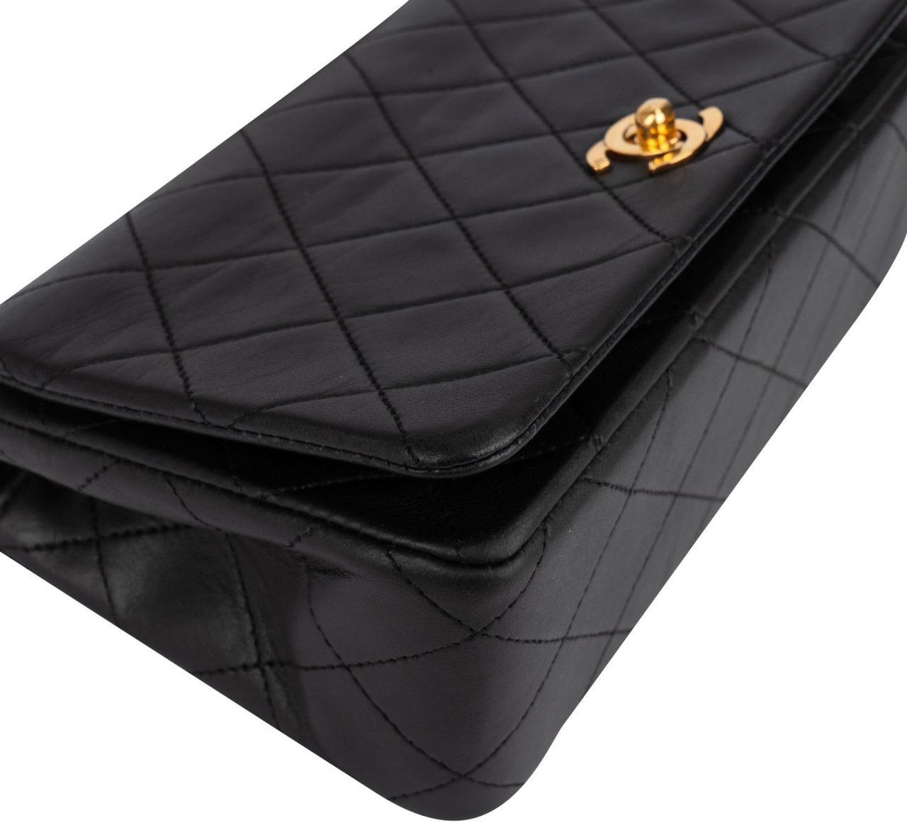 Chanel Chanel Quilted Lambskin 24K Gold Single Flap Crossbody Bag Zwart