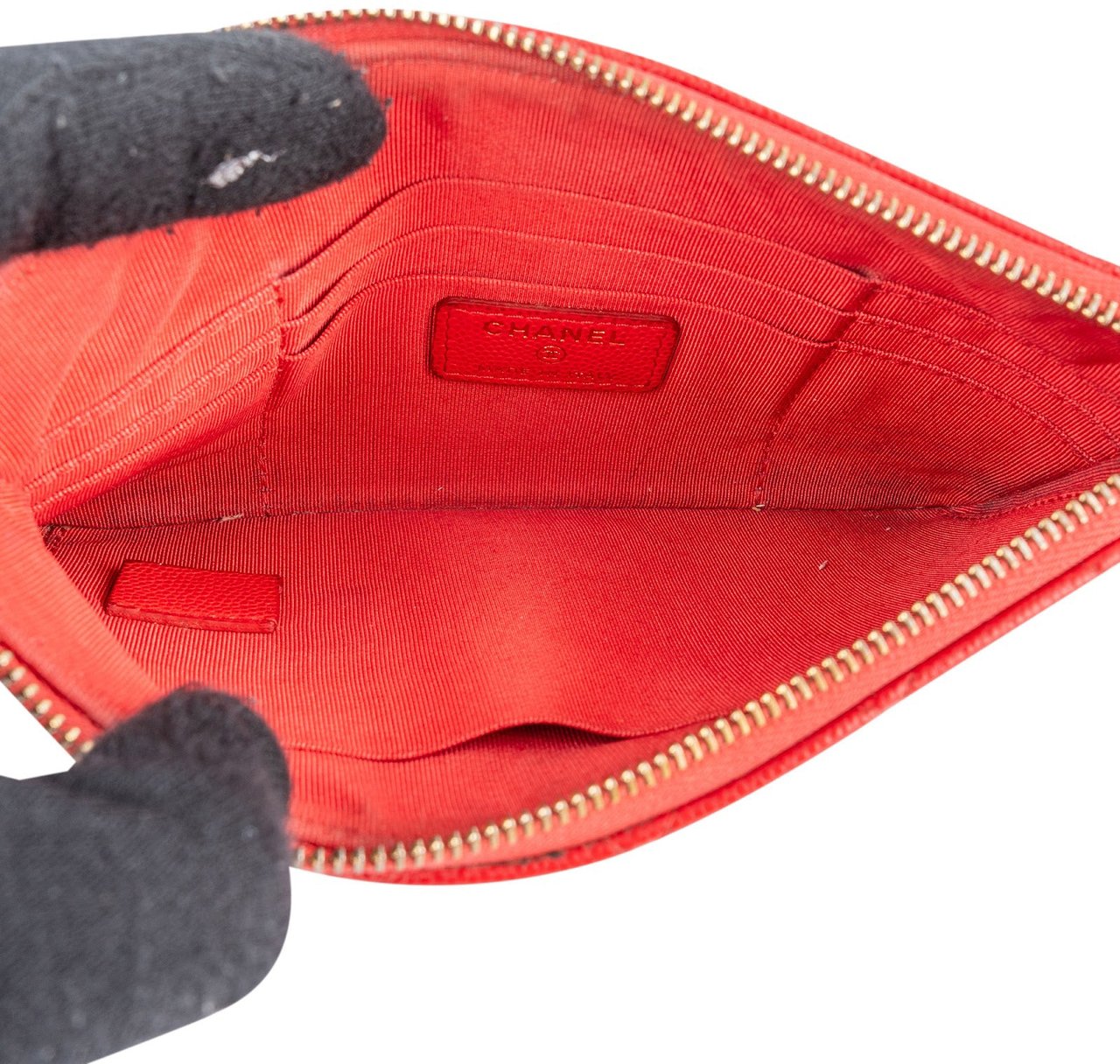 Chanel Quilted Caviar Leather CC Pouch Rood