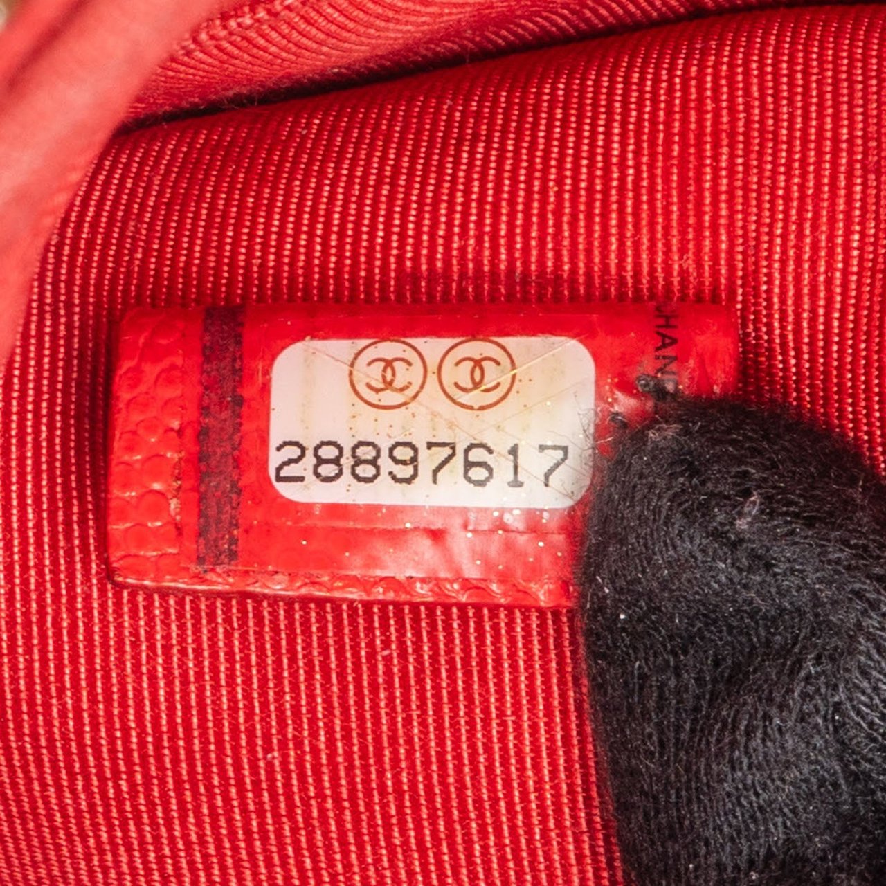Chanel Quilted Caviar Leather CC Pouch Rood