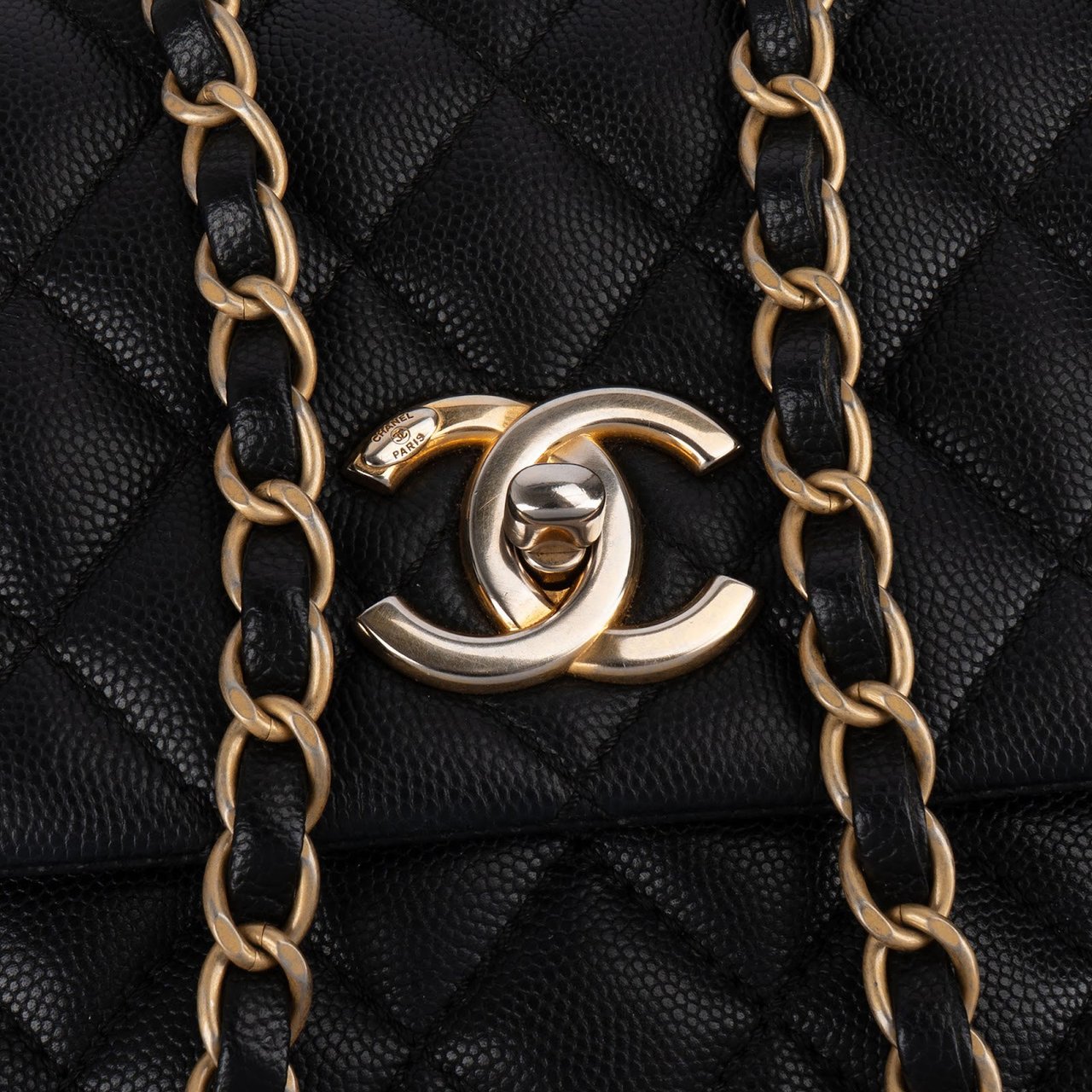 Chanel Chanel Jumbo Caviar Leather Coco Handle Handbag Zwart
