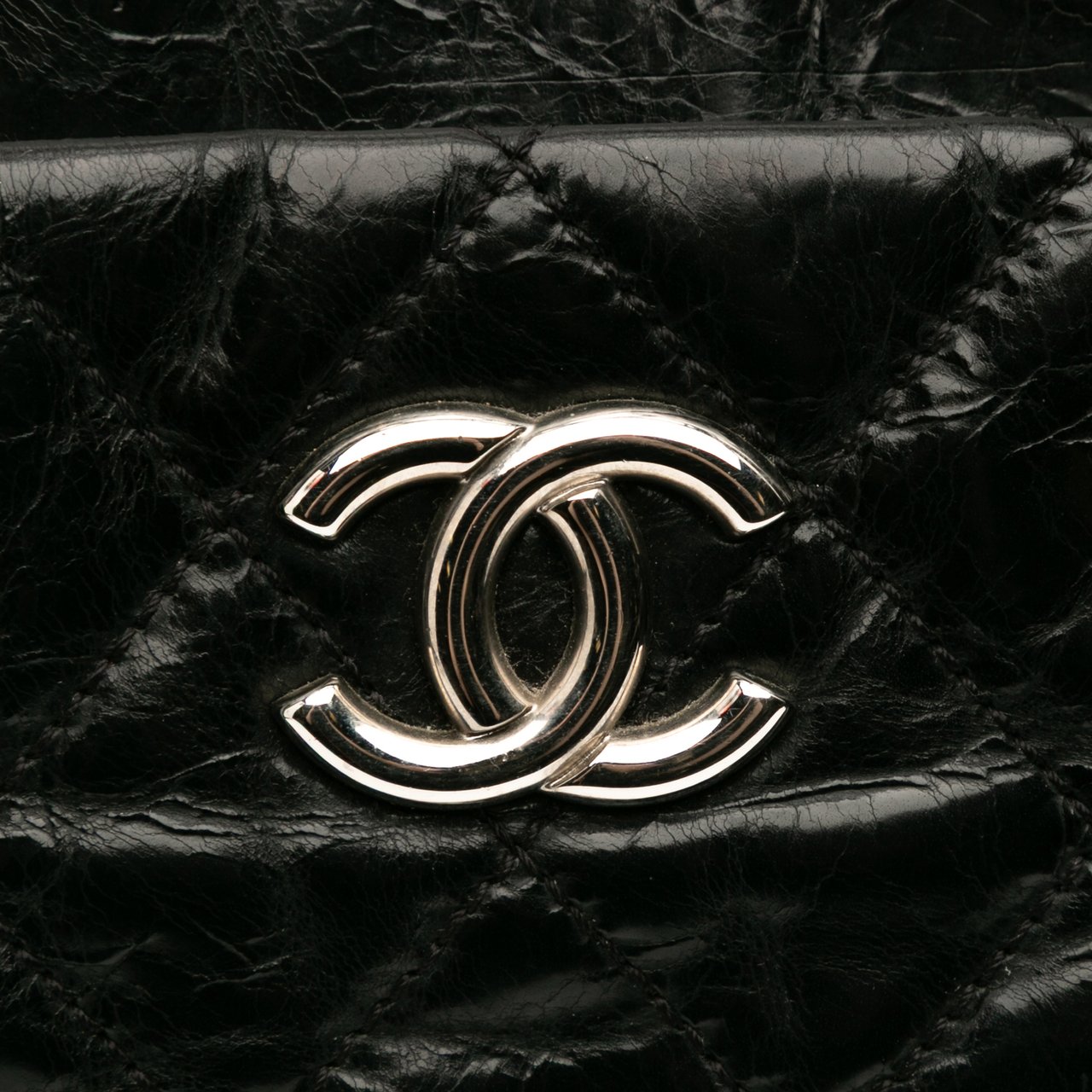 Chanel Medium Quilted Glazed Calfskin Executive Tote Zwart