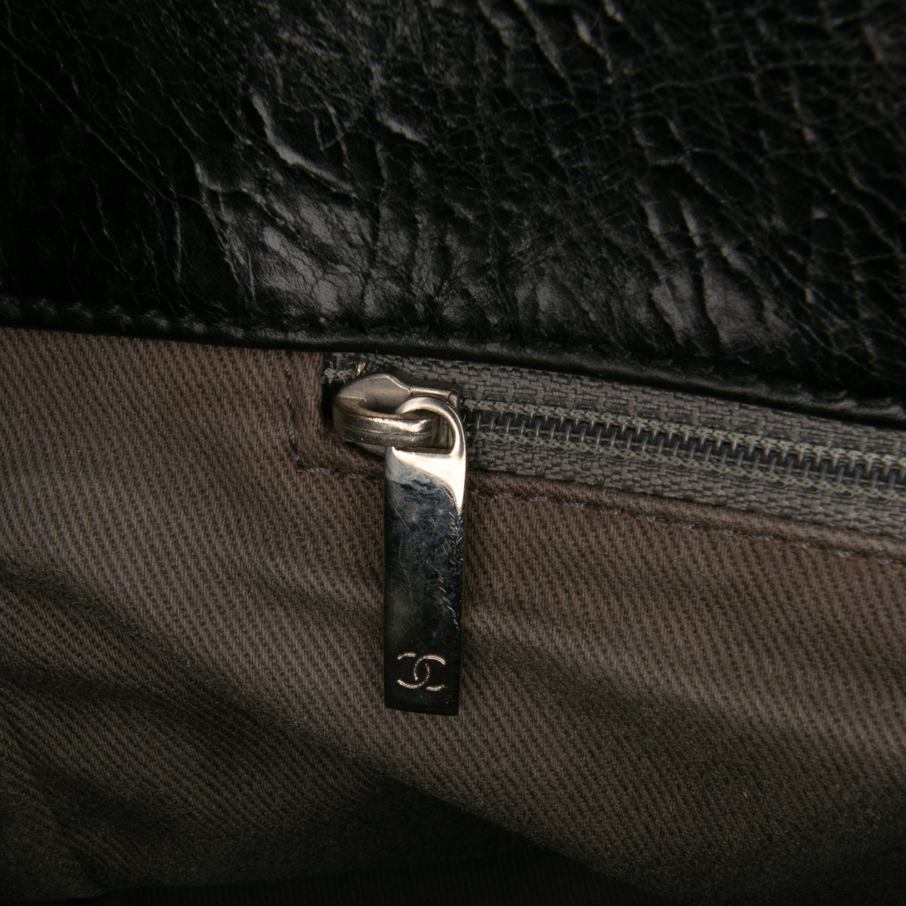 Chanel Medium Quilted Glazed Calfskin Executive Tote Zwart