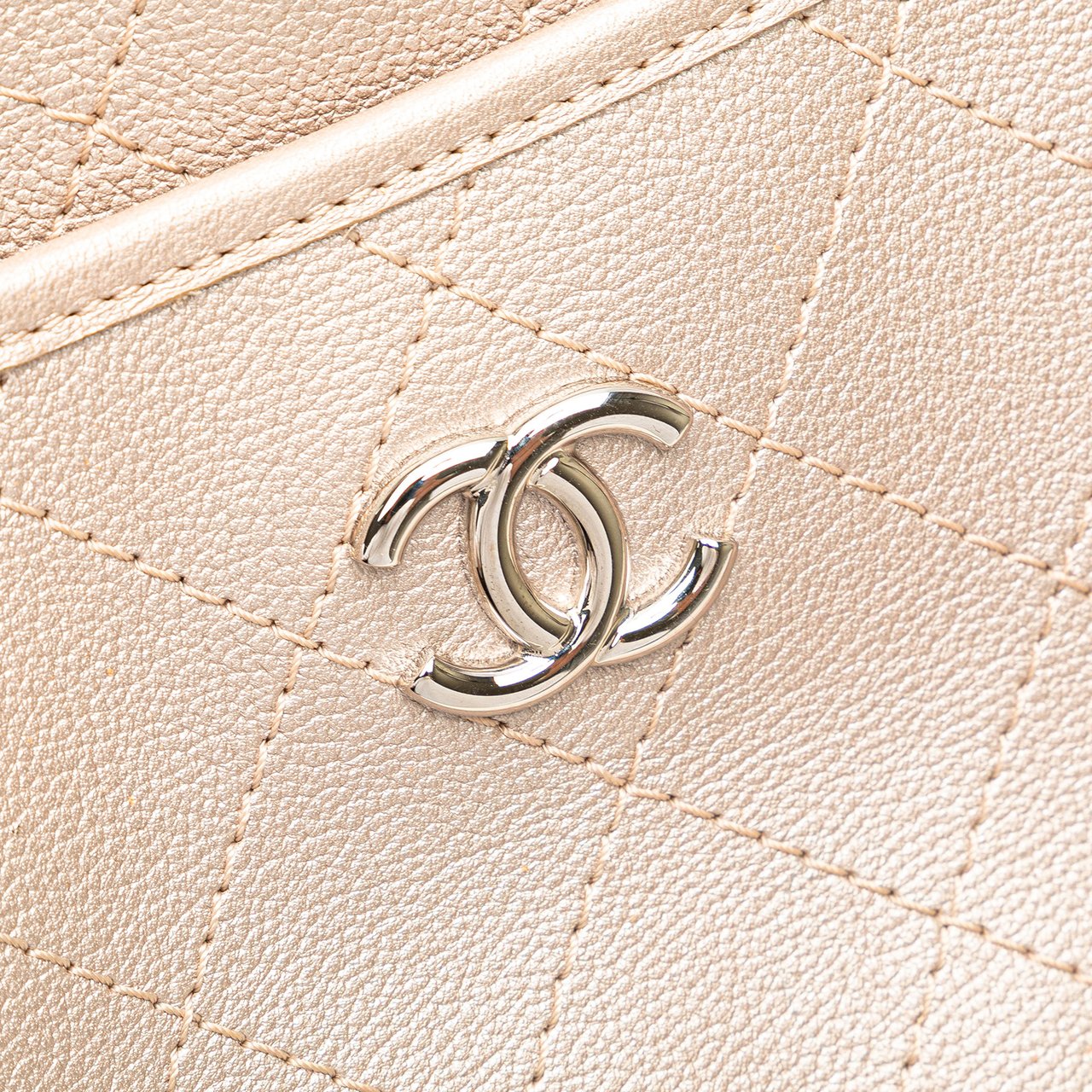 Chanel Metallic Calfskin Quilted Jungle Stroll Hobo Goud