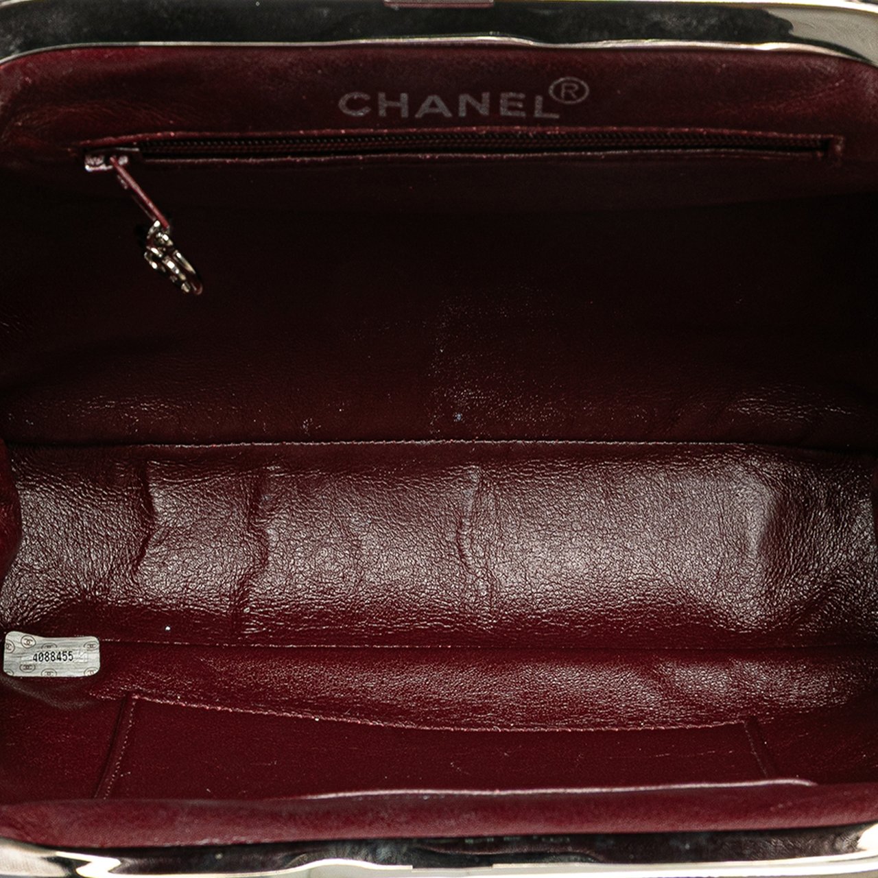 Chanel CC Quilted Lambskin Kiss Lock Frame Top Handle Bag Zwart